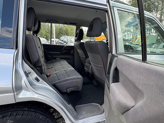 Mitsubishi Pajero 11 of 30