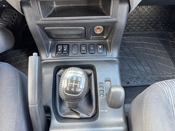 Mitsubishi Pajero 21 of 30