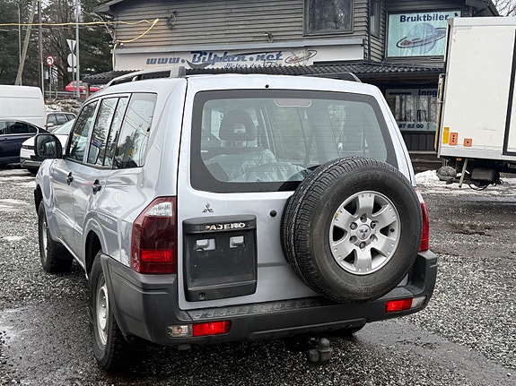 Mitsubishi Pajero 6 of 30