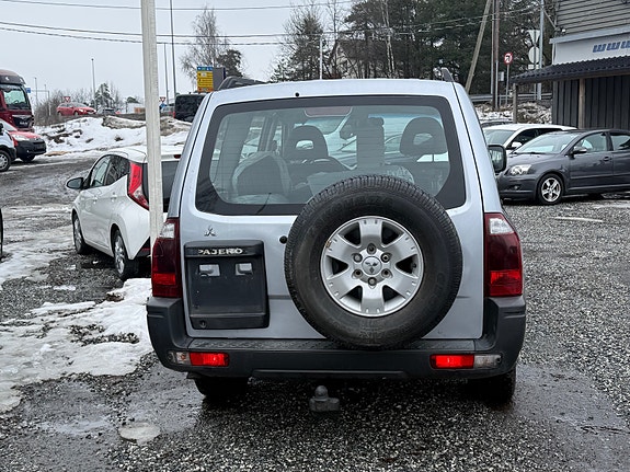 Mitsubishi Pajero 7 of 30
