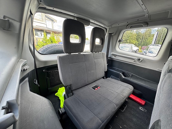 Mitsubishi Pajero 13 of 30