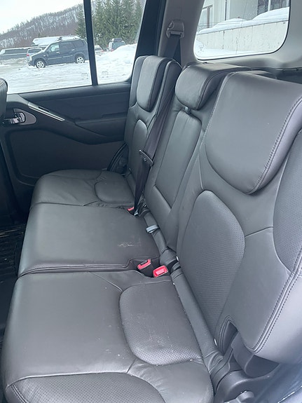 Nissan Pathfinder 5 of 5