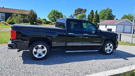 Chevrolet Silverado 1500 2 of 30