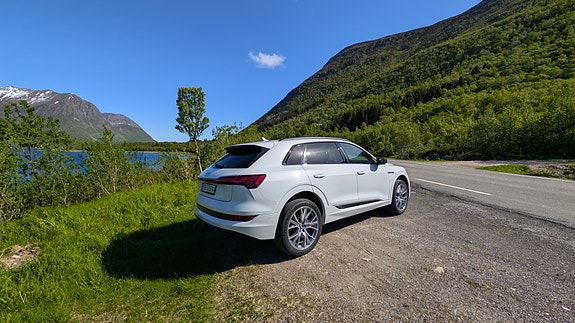 Audi e-tron 4 of 5