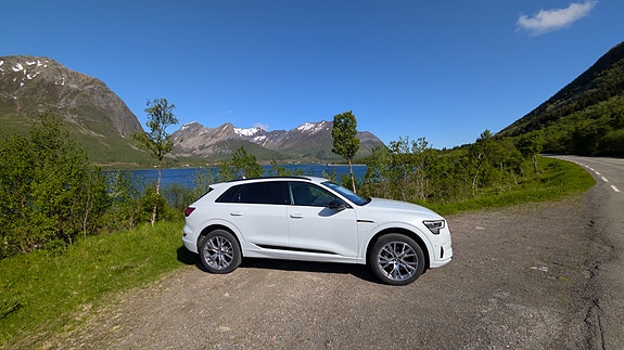 Audi e-tron 2 of 5