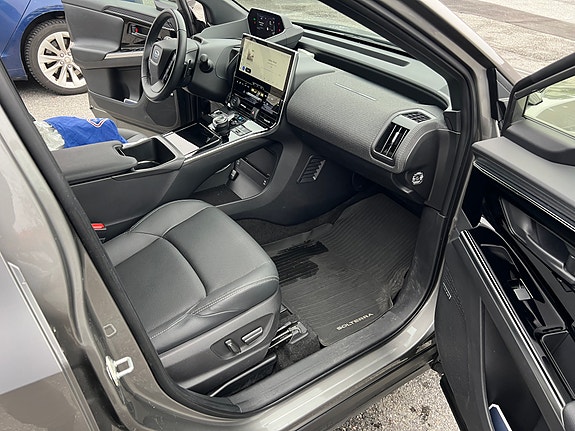 Subaru Solterra 7 of 17