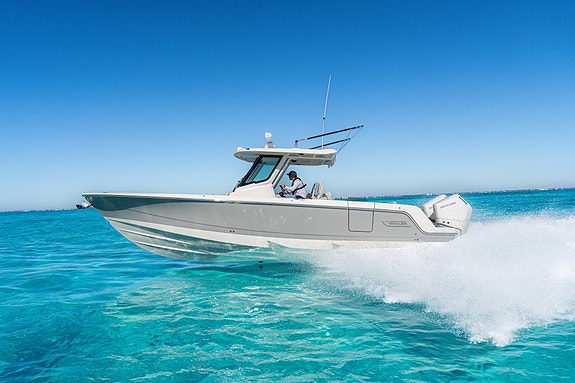 Nye Boston Whaler 330 Outrage