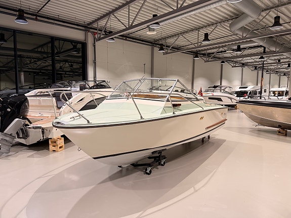 Velholdt og oppgradert Klassisk Coronet 21 DC med 2005 Volvo Penta 4,3! 3 of 5