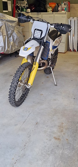 Husqvarna TE 300 3 of 22