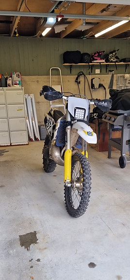 Husqvarna TE 300 2 of 22