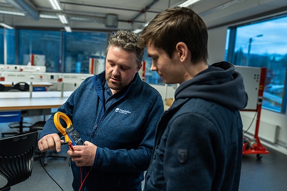 Vi ser etter deg som trivst med ungdommen. (foto: Tingh)