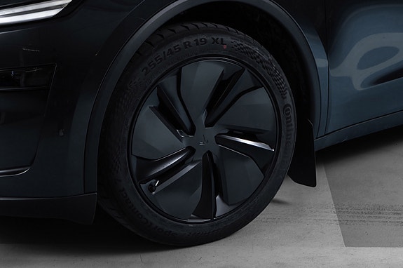 Tesla Model Y 4 of 30