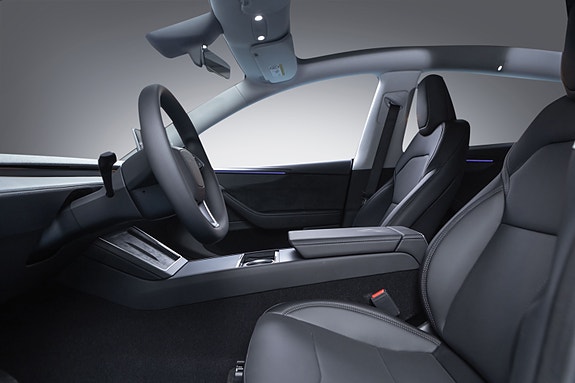 Tesla Model Y 26 of 30