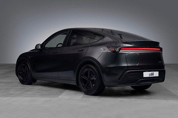 Tesla Model Y 5 of 30