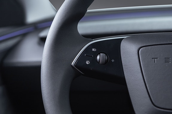 Tesla Model Y 12 of 30