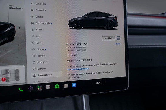 Tesla Model Y 16 of 30