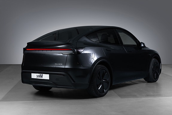 Tesla Model Y 6 of 30