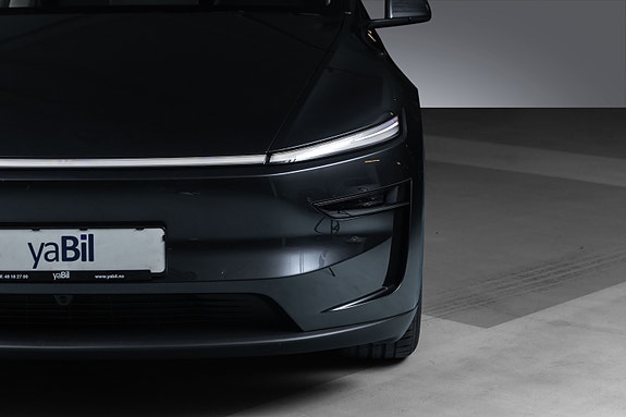 Tesla Model Y 5 of 30