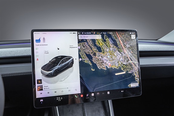 Tesla Model Y 16 of 30