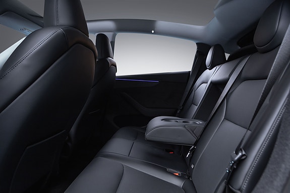 Tesla Model Y 27 of 30