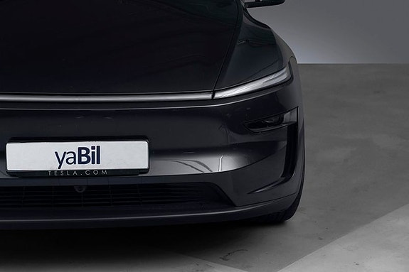 Tesla Model Y 4 of 30