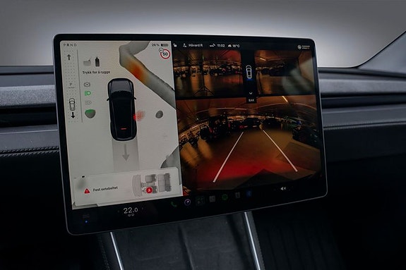 Tesla Model Y 13 of 30