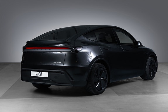 Tesla Model Y 6 of 30