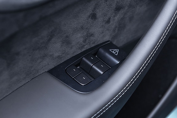 Tesla Model Y 23 of 30