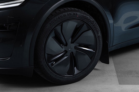 Tesla Model Y 4 of 30