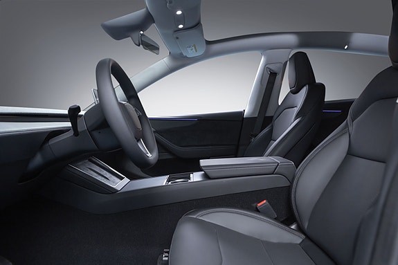 Tesla Model Y 26 of 30