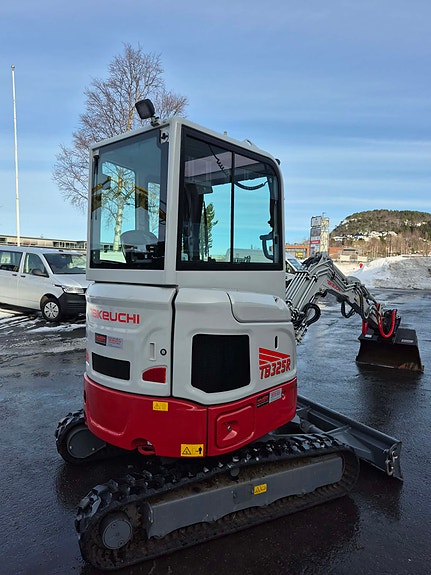 Takeuchi TB325 R/ Strøken maskin / Gått 100 timer / Utstyrt med rotortilt / godkjent sertfisert