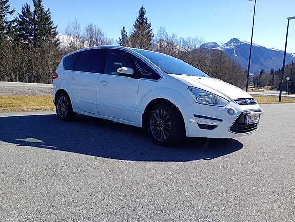 Ford S-MAX 13 of 16