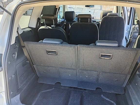 Ford S-MAX 10 of 16