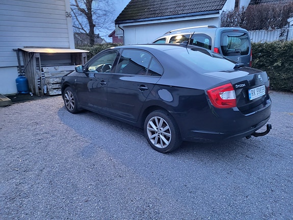 Skoda Rapid 2 of 5