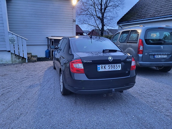Skoda Rapid 3 of 5