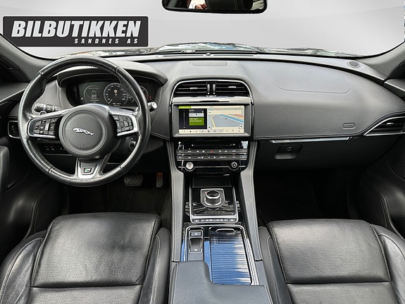 Jaguar F-PACE 13 of 23