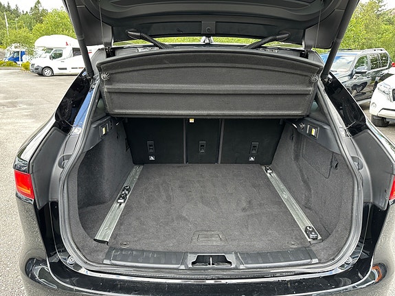 Jaguar F-PACE 23 of 23