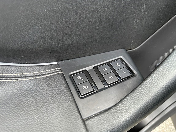Jaguar F-PACE 11 of 23