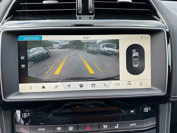 Jaguar F-PACE 17 of 23