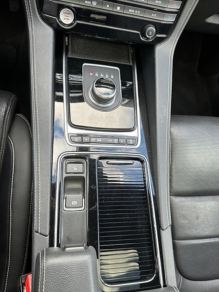 Jaguar F-PACE 18 of 23
