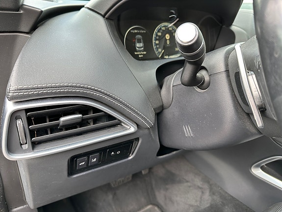 Jaguar F-PACE 12 of 23