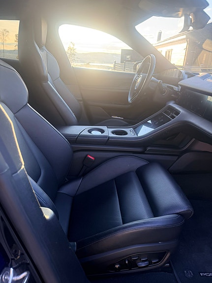 Porsche Taycan Cross Turismo 12 of 12