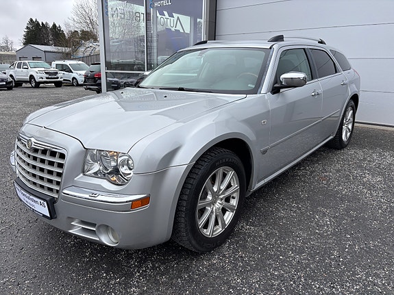Chrysler 300C 2 of 5