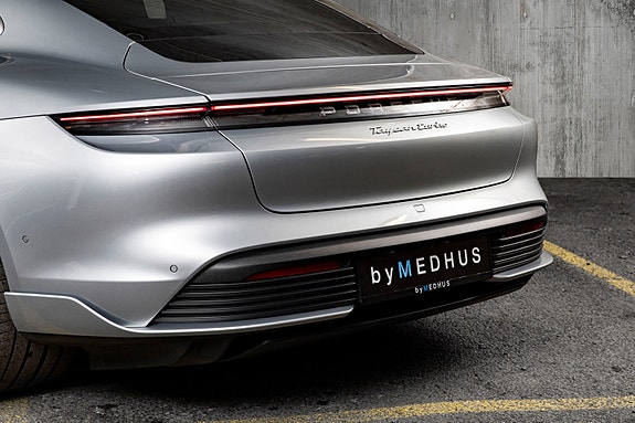 Porsche Taycan 14 of 30