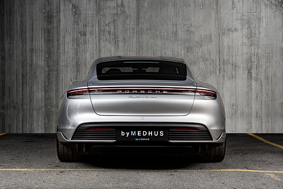 Porsche Taycan 11 of 30