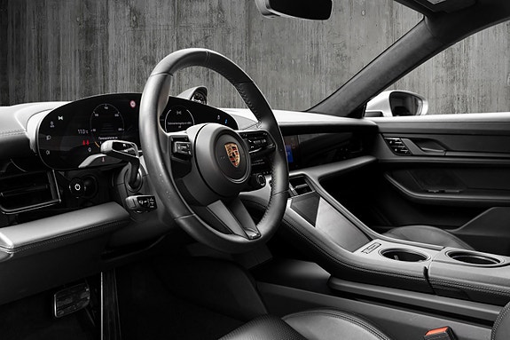 Porsche Taycan 18 of 30