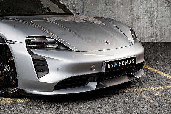 Porsche Taycan 7 of 30