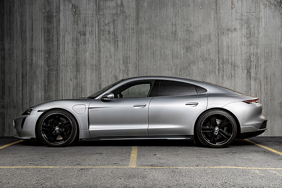 Porsche Taycan 2 of 30