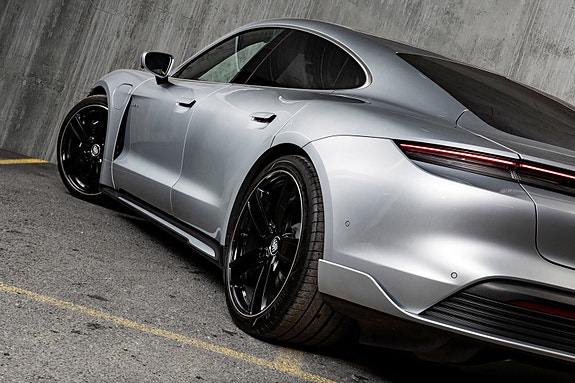 Porsche Taycan 15 of 30