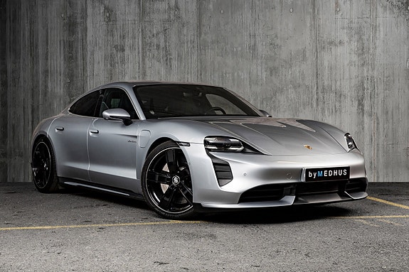 Porsche Taycan 3 of 30